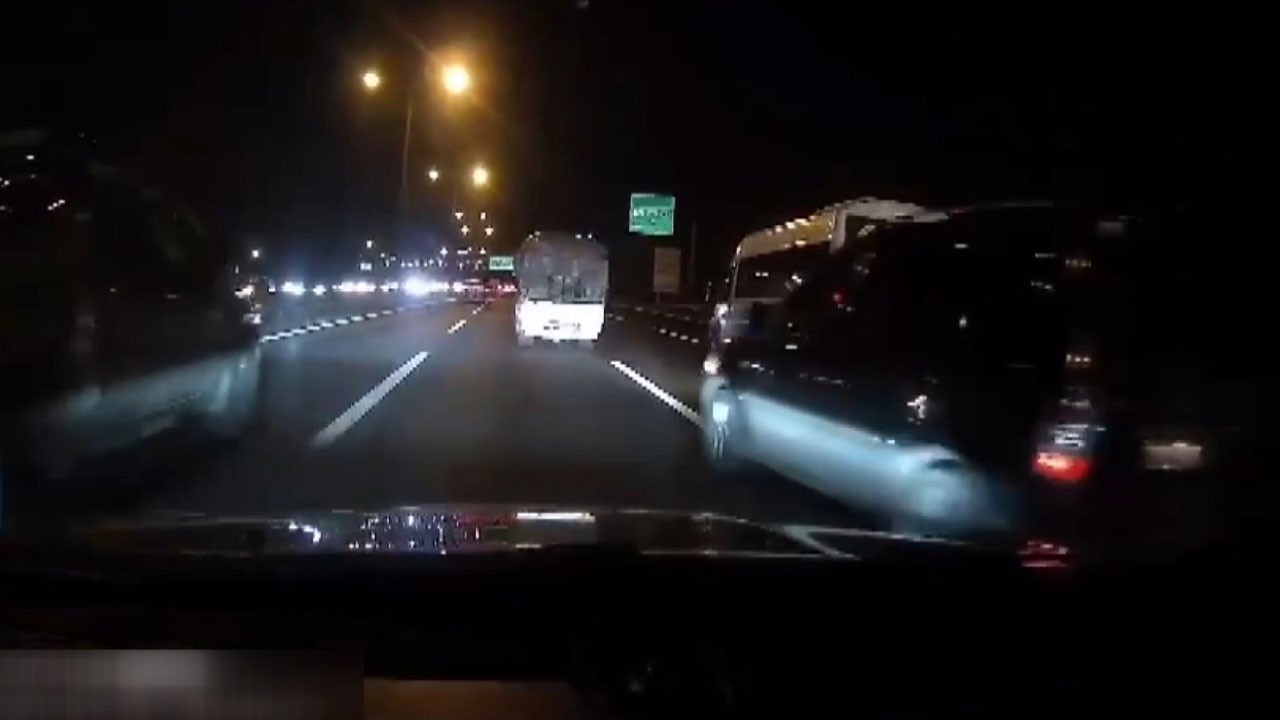 TEM’de faciadan dönüldü! Makas atan sürücü takla atıp kamyonete çarptı