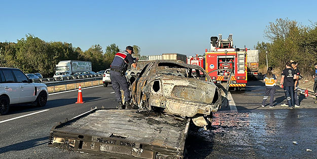 TEM'de feci kaza: Alev alev yanan araçta can verdi!
