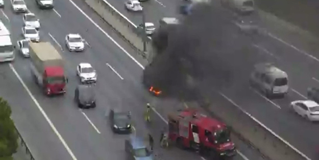 TEM'de milyonluk araç alev alev yandı! O anlar böyle kaydedildi