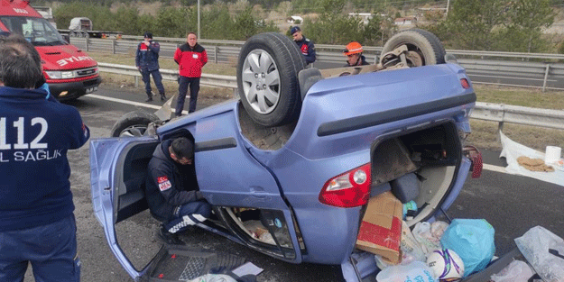 TEM'de otomobil takla attı: Anne ve oğlu yaralandı