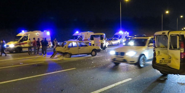 TEM'de trafik kazası! 3 araç birbirine girdi