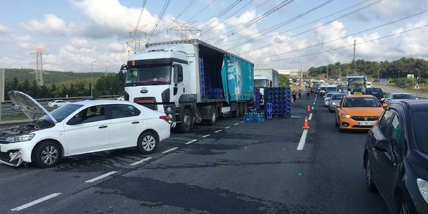 TEM'de zincirleme kaza! Damacanalar yola döküldü