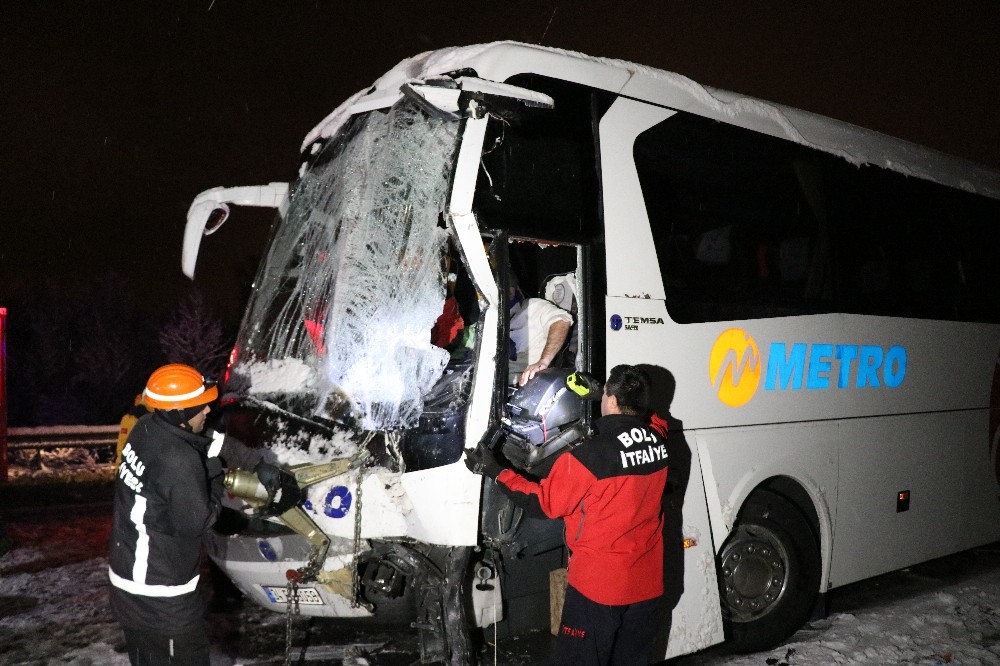 TEM’de zincirleme trafik kazası: 1 ölü 19 yaralı 