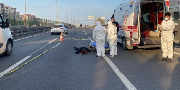 Temel fıkrası gibi! Bir anda yolun ortasına uzandı: Bir garip olay! Israrlara zemin taşlarına ve yola yattı