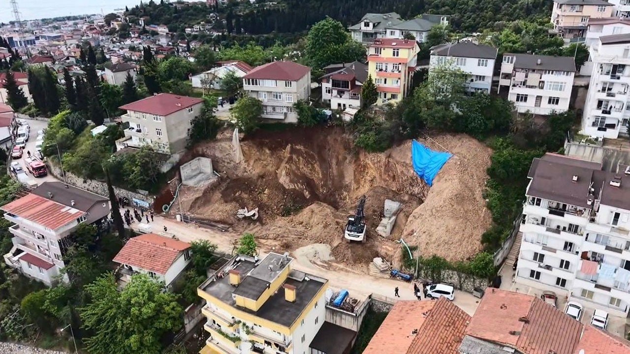 Temel kazısı kabusa döndü! 5 bina boşaltıldı, 56 kişi tahliye edildi
