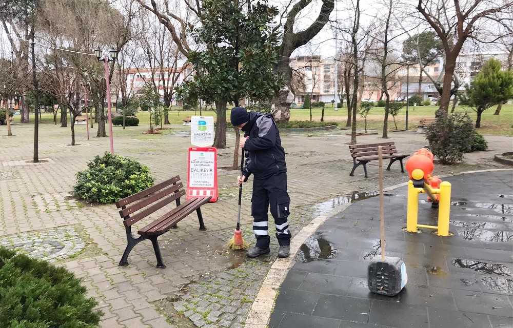 Temizlik ekipleri 7 gün 24 saat iş başında 