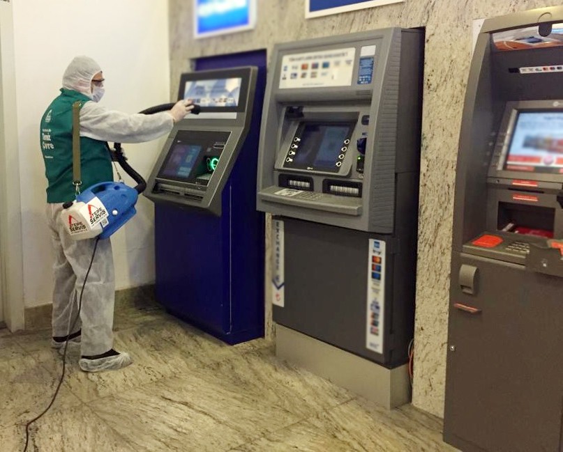 Temizlik hizmetlerinde hastane yakınlarındaki ATM’lere öncelik verildi 