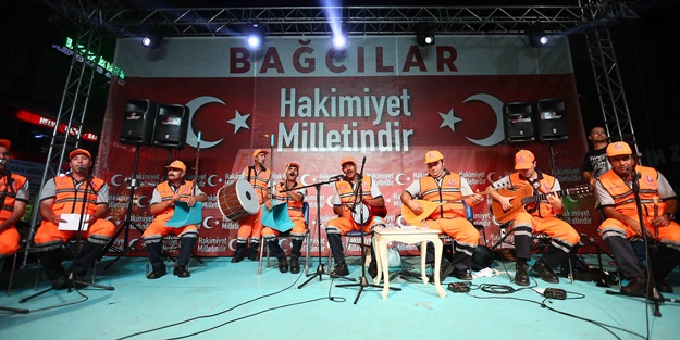 Temizlik İşçileri Korosu Marş ve Türkülerle darbeyi kınadı