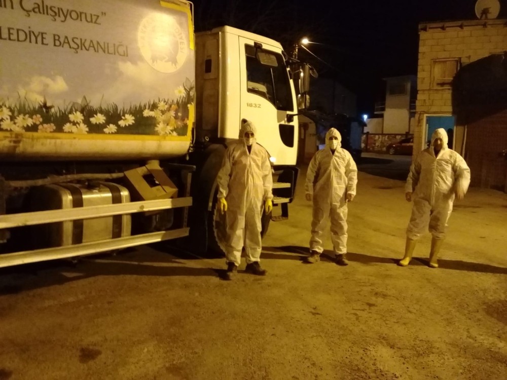 Temizlik işçilerine tulum, maske ve eldiven dağıtıldı 