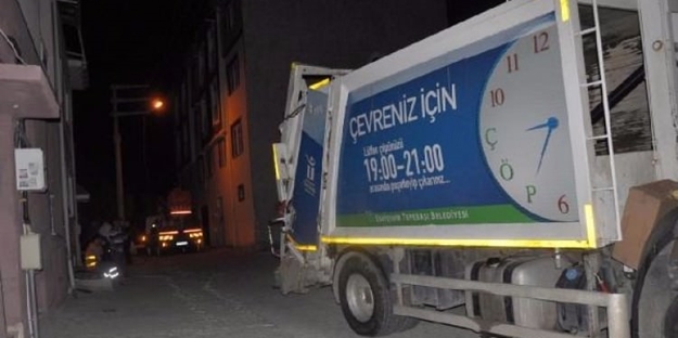 Temizlik işçisi bir anda elektrik akımına kapıldı