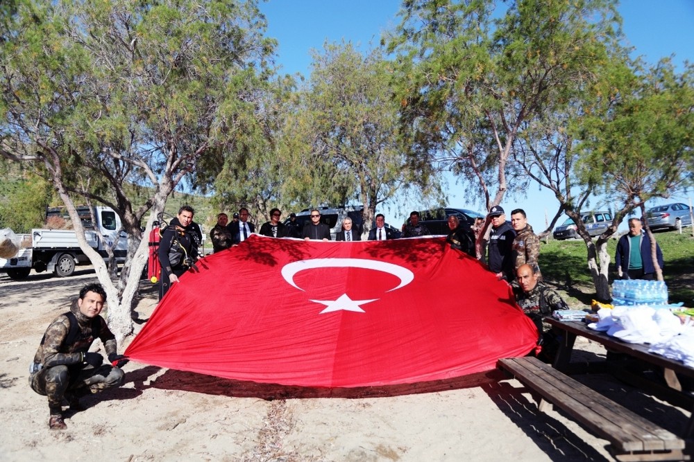 Temizlik öncesi İdlib şehitleri anıldı 