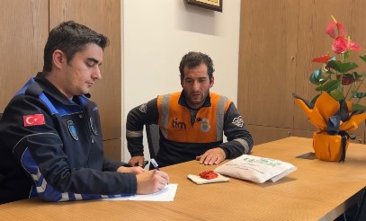 Temizlik personelinden alkışlanacak hareket!