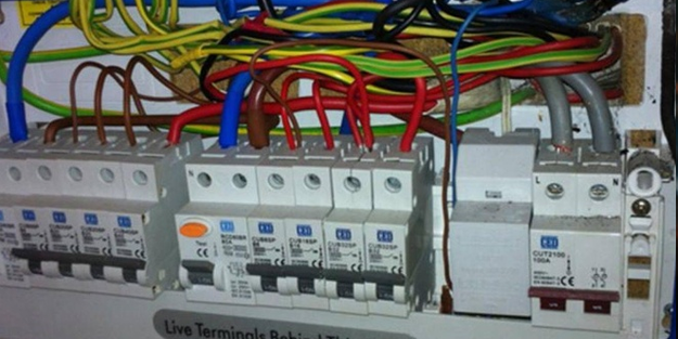 Temizlikçi sigortayı kapattı, 20 yıllık araştırma yok oldu!