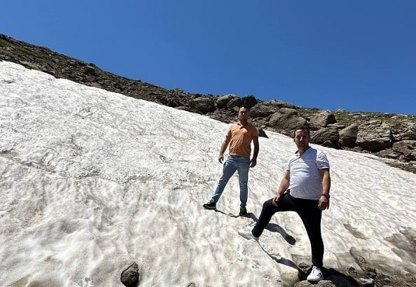 Temmuz ayında kar topu keyfi