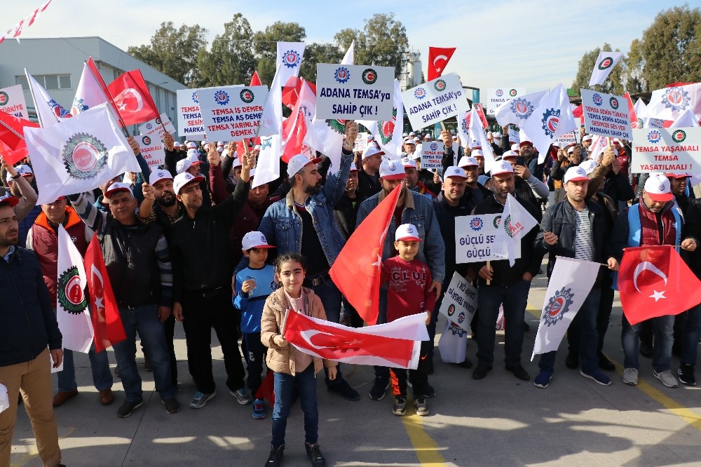 Temsa fabrikasında işçiler, üretimin yeniden başlaması talebiyle eylem yaptı 