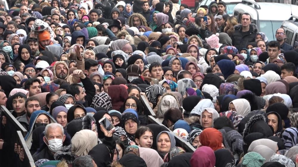 Tencere tabak geldi çocuk gitti! Görülmemiş indirim çılgınlığı