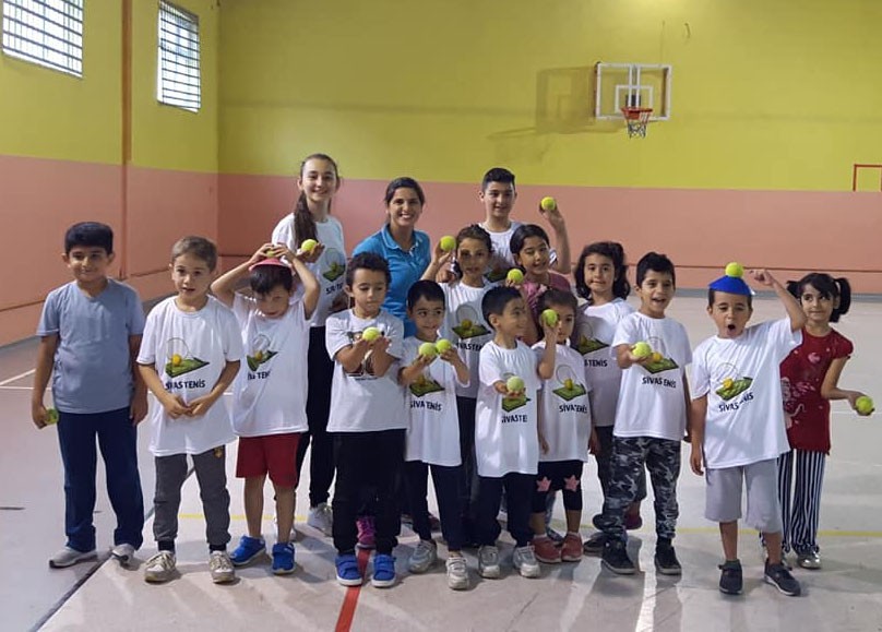 Tenis yaz okulu tam gaz 