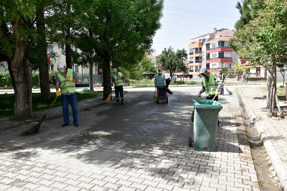 Tepabaşı’nda temizlik çalışmaları hız kesmiyor 