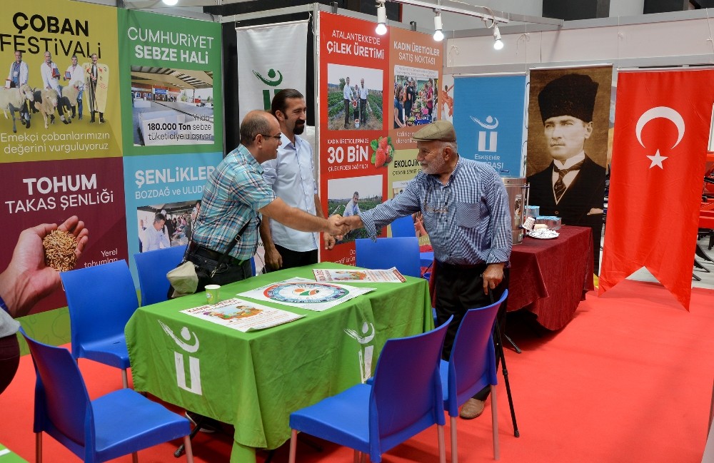Tepebaşı Belediyesi üreticilerin yanında 