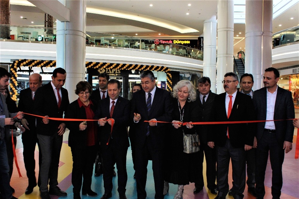 Tepebaşı Halk Eğitimi Merkezinin kursiyerlerinin sergisi açıldı 