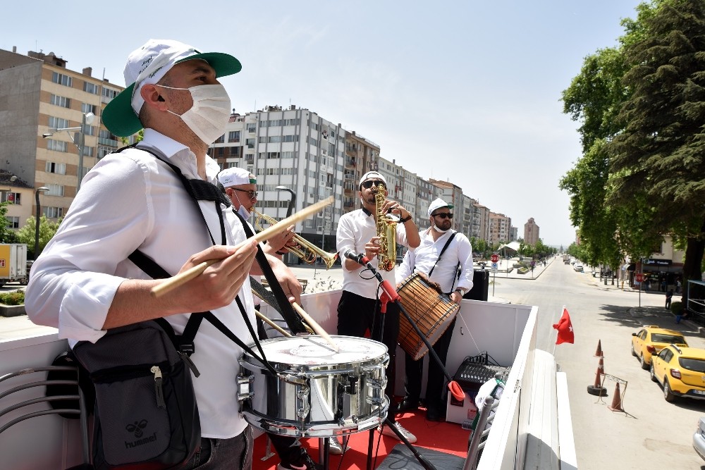 Tepebaşı’ında 19 Mayıs coşkusu cadde ve sokaklarda 