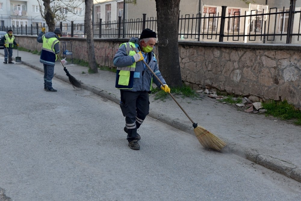 Tepebaşı’nda temizlik çalışmaları sürüyor 