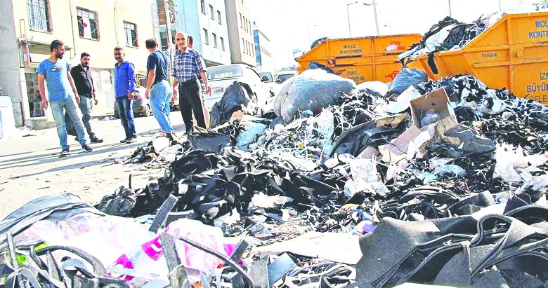 Tepede taht kavgası yerelde çöp dağları