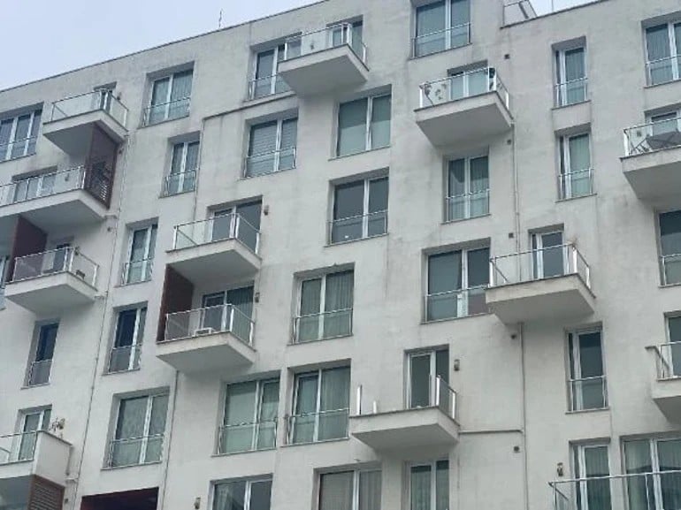 Tepede yüksekten düşen kadın öldü, kurtarmak isteyen arkadaşı yaralandı