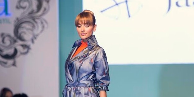 Tepki çeken tesettür defilesinde skandal.. O manken eşarp takmadı!