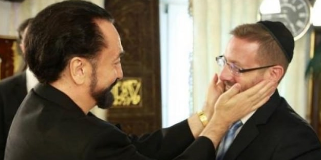 Tepki yağıyor! Yakın ilişkisi gün yüzüne çıktı
