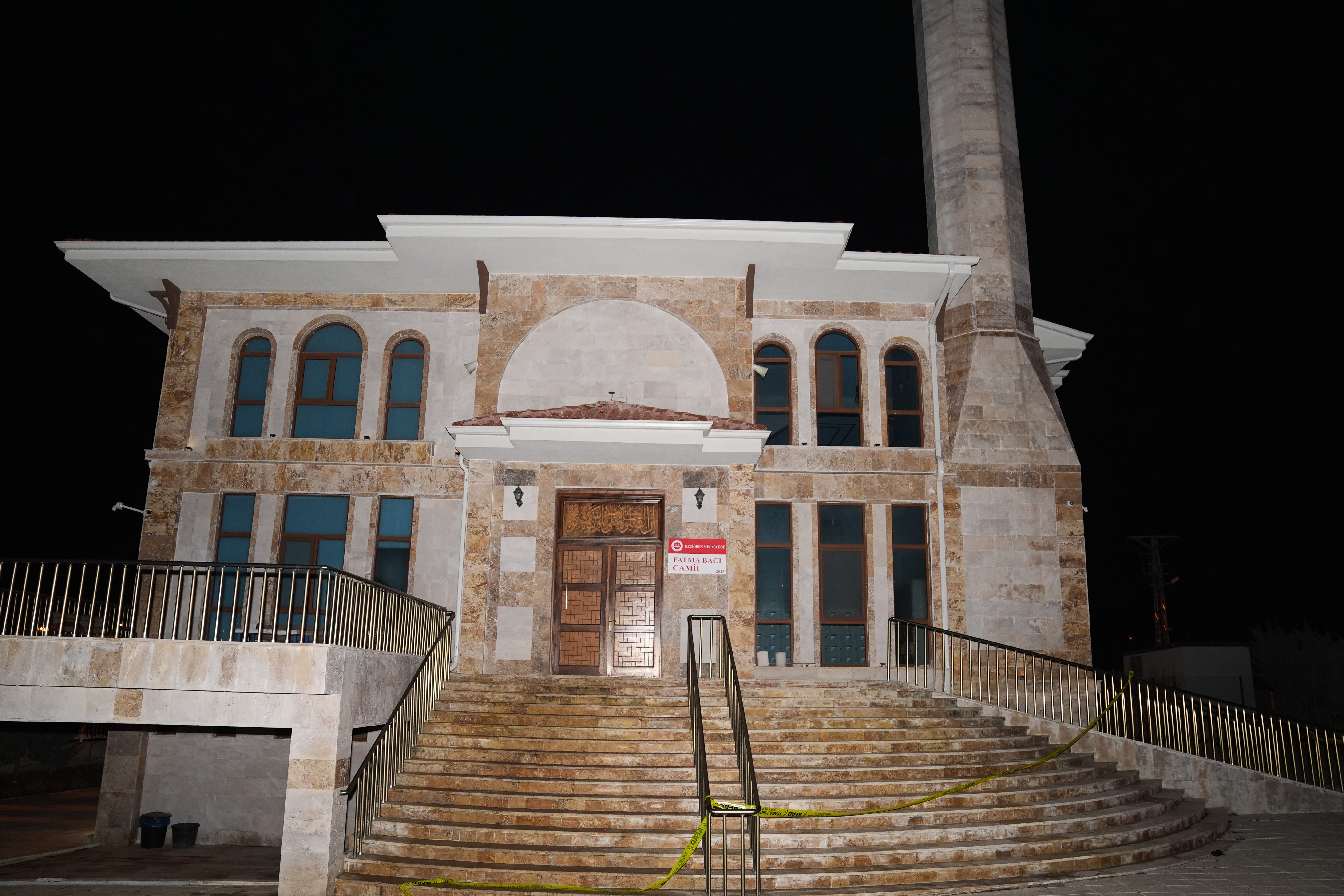 Teravih namazında faciadan dönüldü: 16 kişi hastaneye kaldırıldı