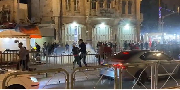 Teravih namazının ardından İsrail polisinden ses bombalı müdahale