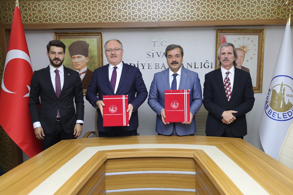 Tercihi ‘SBTÜ’ olan başarılı öğrencilere Belediye'den burs desteği