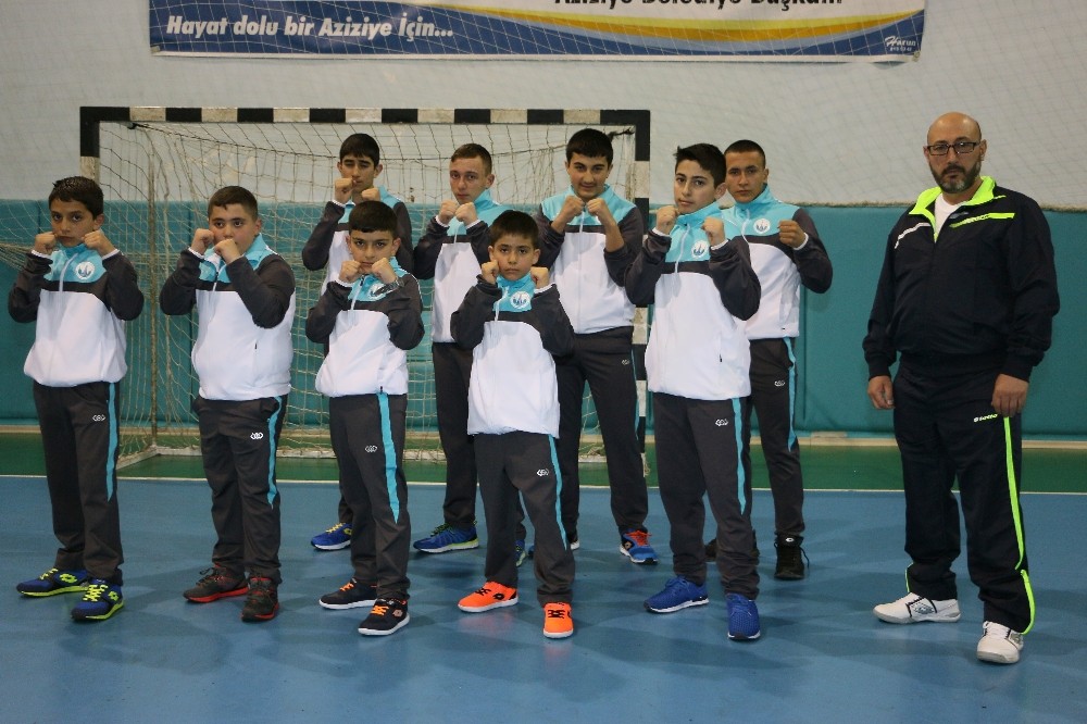 Termalsporun Kick Bokscuları Avrupa yolunda 