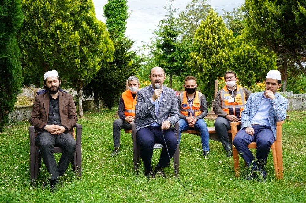 Terme Belediyesi mezarlıkları boş bırakmadı 
