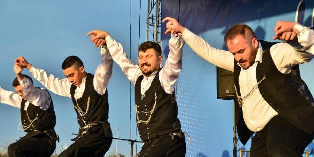 Terme’de hamsi festivali: 1,5 ton hamsi tüketildi