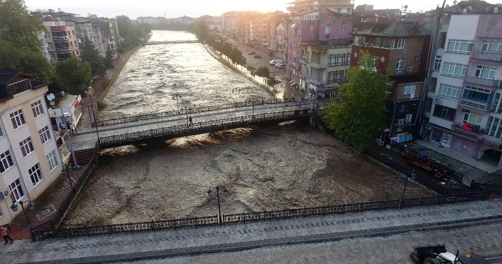 Terme’de sel çiftçiyi vurdu 