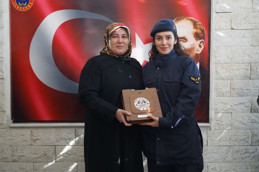 Termeli kadınlardan 8 Mart’ta anlamlı hareket 