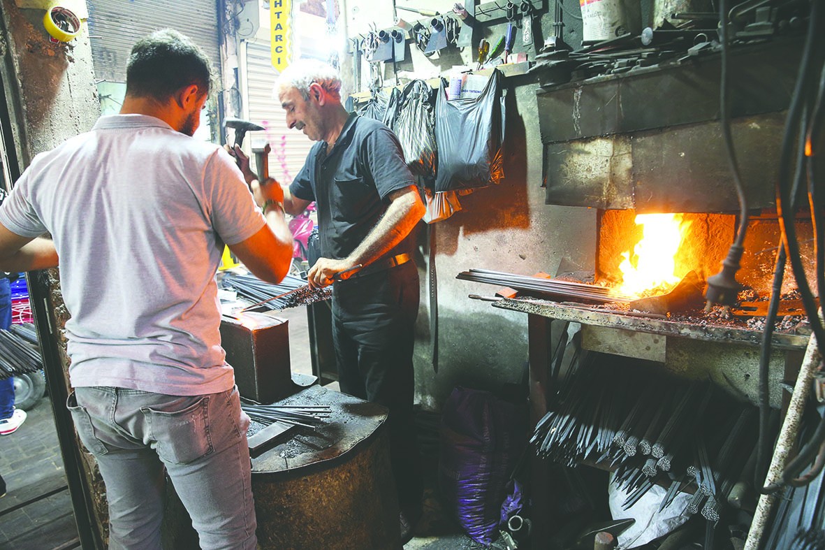 Termometreler 50 dereceyi buldu! Şanlıurfa’da zorlu mesai