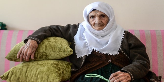 Terör, asırlık nineyi evinden etti