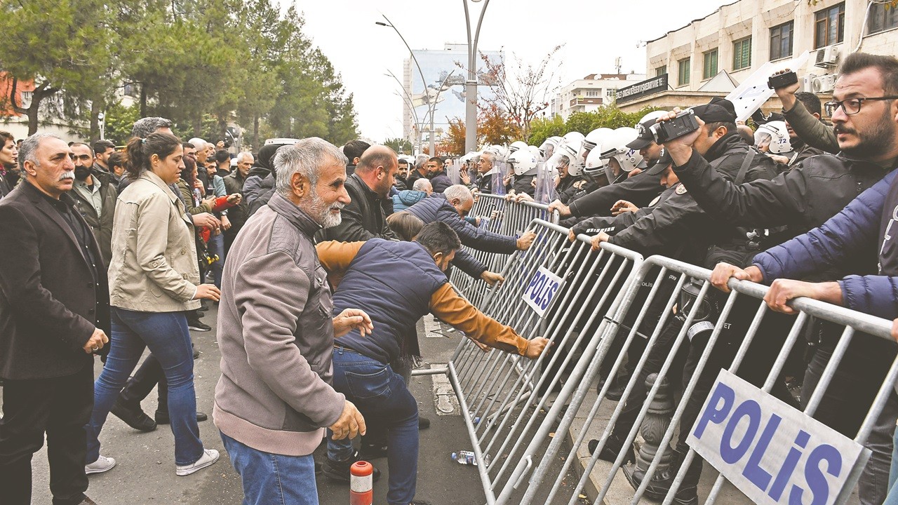 Terör bağını koparmayan 3 DEM'li Başkan görevden alındı! Kandil'e çalışana müsamaha yok