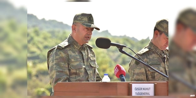 Terör destekçisi HDP'lilerin elini sıkmayan Tuğgeneral Özgür Nuhut kimdir?