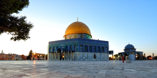 Terör devleti geri adım attı! Mescid-i Aksa açıldı