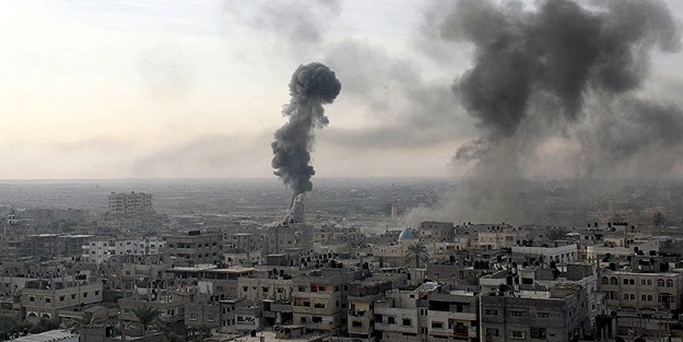 Terör devleti İsrail Filistin İçişleri Bakanlığı binasını bombaladı