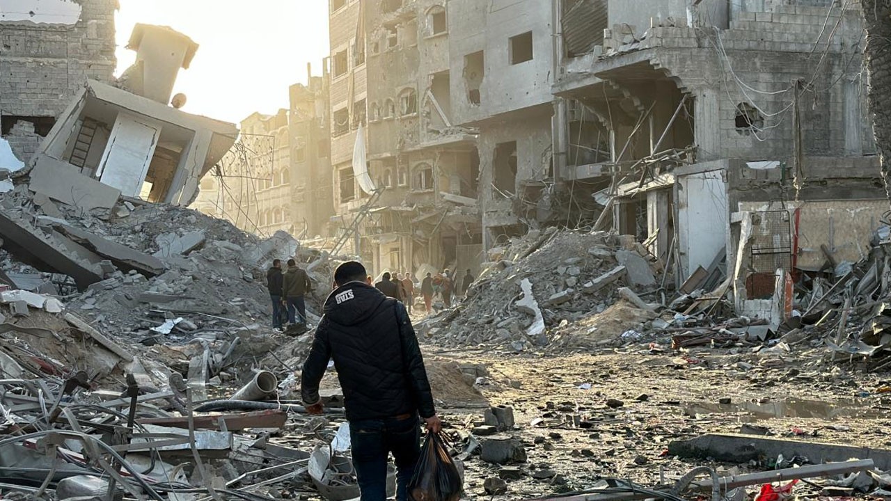 Terör devleti İsrail Gazze'de 35 kişiyi katletti