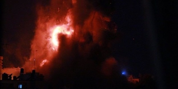 Terör devleti İsrail'den Gazze'ye hava saldırısı