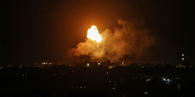 Terör devleti İsrail'den Gazze'ye saldırı