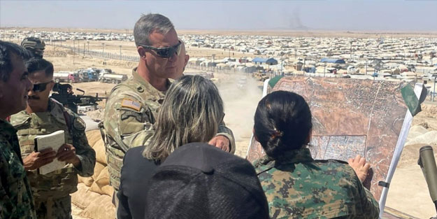 Terör hamisi ABD şaşırtmadı! CENTCOM komutanı PKK’lıların ayağına gitti