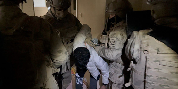 Terör örgütü DEAŞ'a eş zamanlı operasyon!