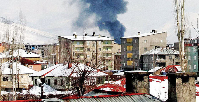 Terör örgütü, halkın ‘Yüksekova yıkılmasın’ feryadını dinlemedi